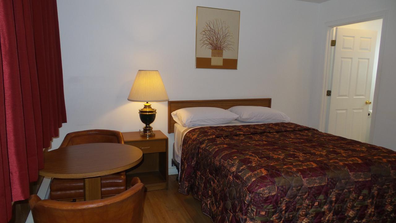 Golden Lion Motel Raymond Bagian luar foto